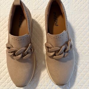 STYLISH SUEDE LOAFERS 🤎🤍